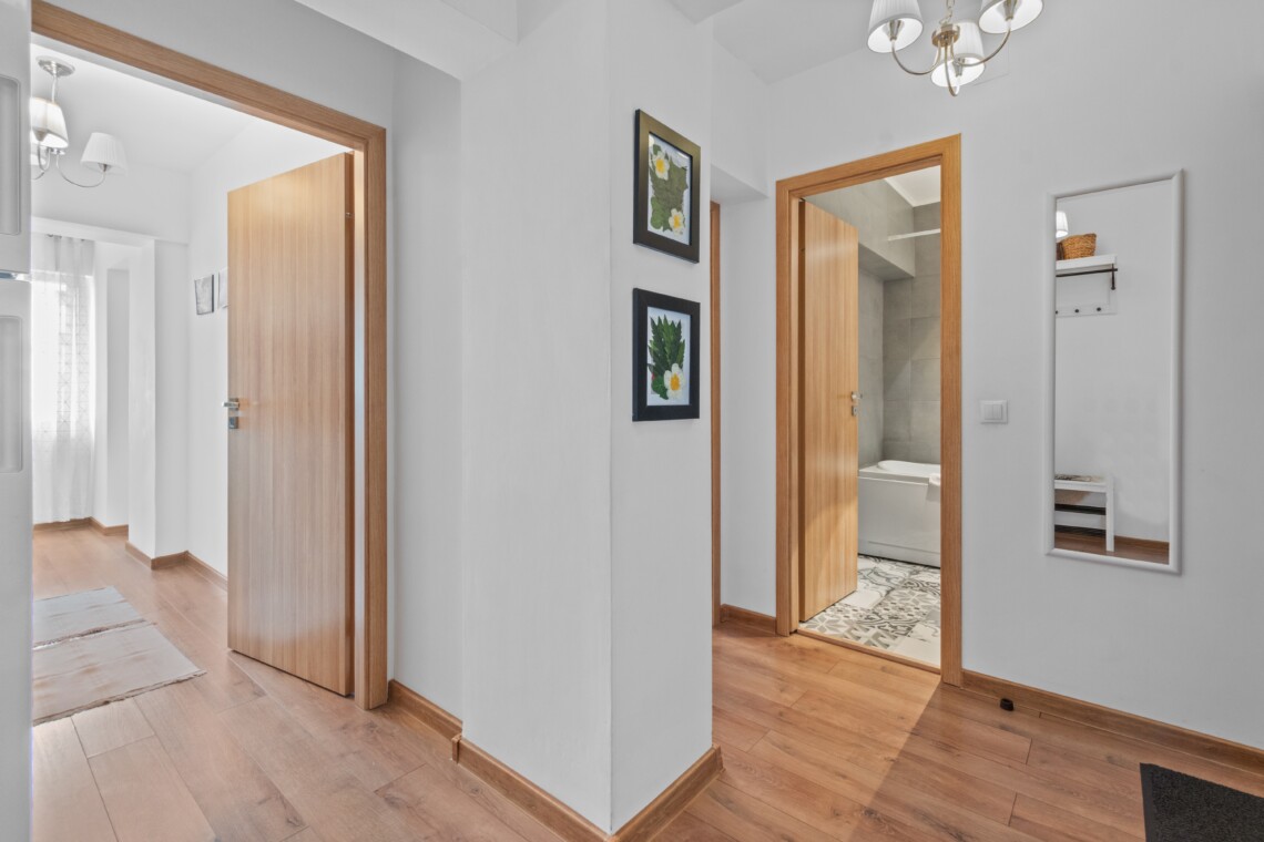 Hol intrare apartament în regim hotelier Șoseaua Berceni, București - MRG Apartments